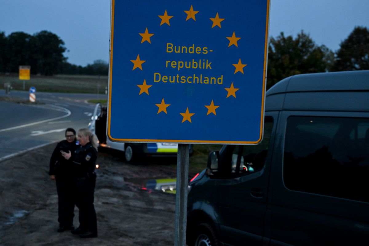 Las amenazas terroristas y el temor a una crisis migratoria tensan aún más el espacio Schengen | Internacional