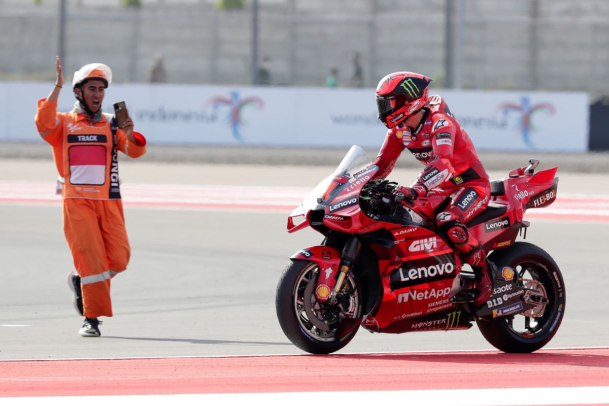 GP de Indonesia: La ambición puede con Jorge Martín, que se cae y cede el liderato del Mundial de MotoGP | Motociclismo | Deportes