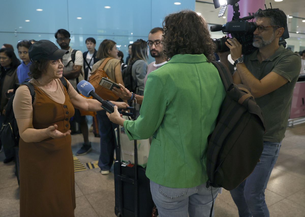 Albares anuncia una operación para repatriar a un centenar de españoles atrapados en Israel | Internacional