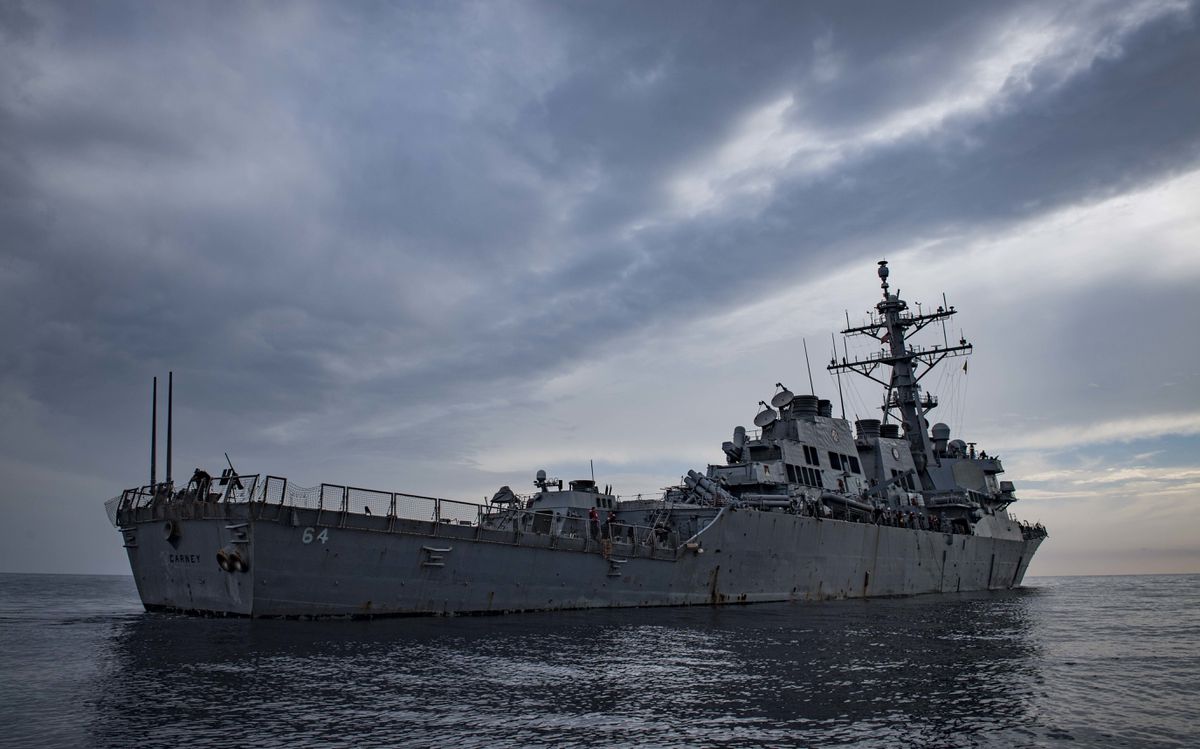 Un buque de guerra de EE UU intercepta tres misiles lanzados desde Yemen | Internacional