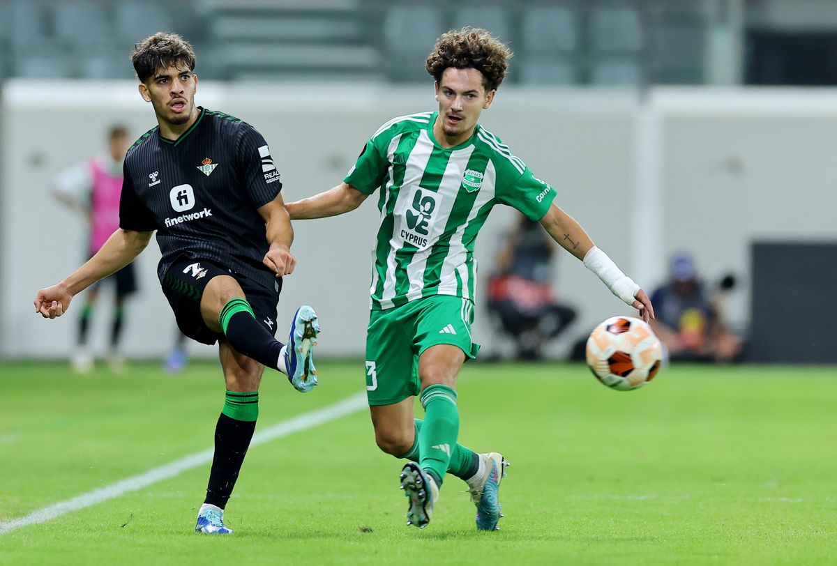 El Betis gana al Aris Limassol y se hace con el liderato del grupo | Fútbol | Deportes