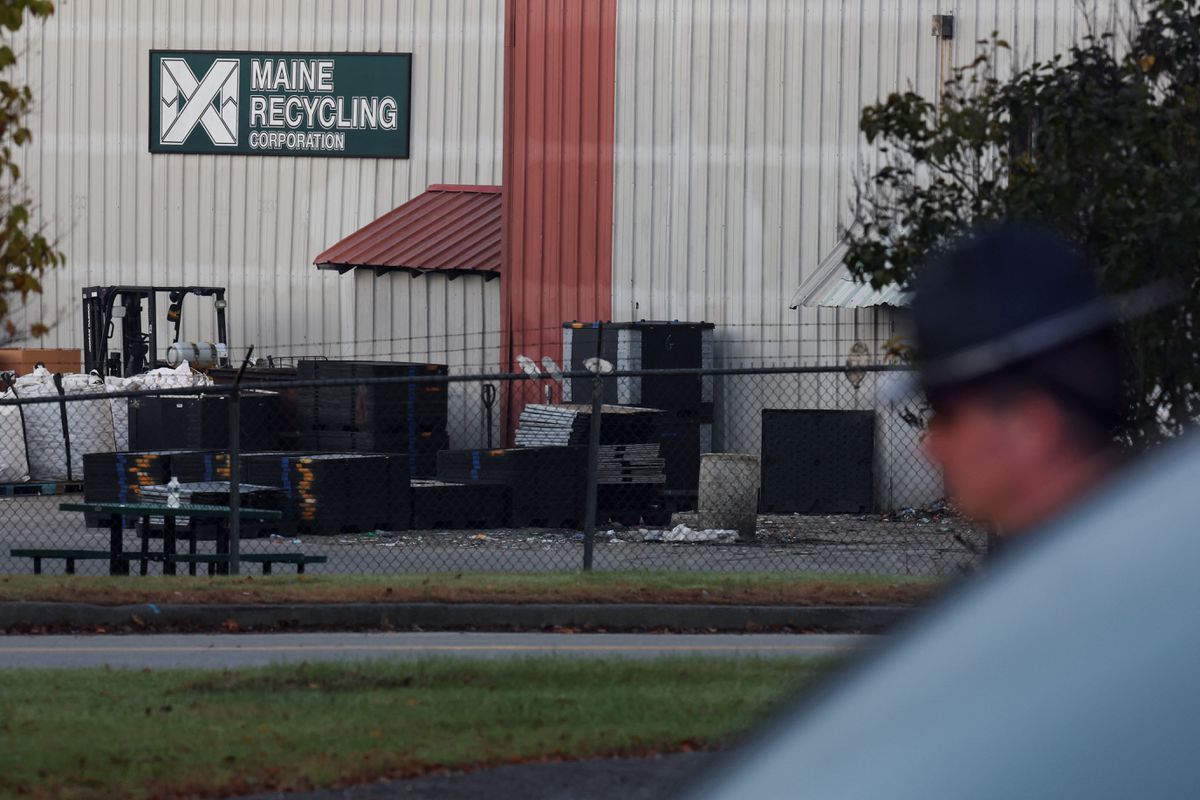El autor del tiroteo de Maine sufría paranoia y se suicidó en un tráiler en una planta de reciclaje | Internacional