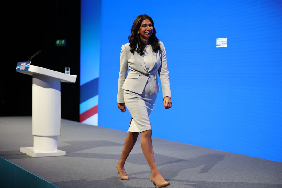 La ministra del Interior británica ve un “huracán” de inmigrantes irregulares que llegan al Reino Unido | Internacional