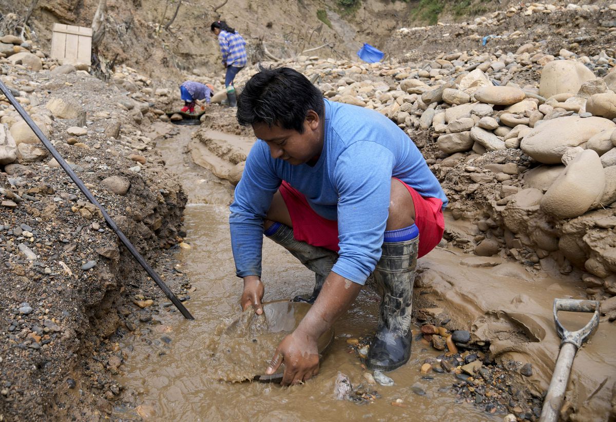 La fiebre del oro atrapa a los bolivianos | Negocios