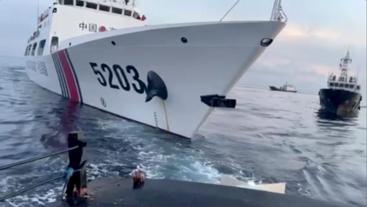 Dos choques entre buques de China y Filipinas elevan la tensión en el mar del Sur | Internacional