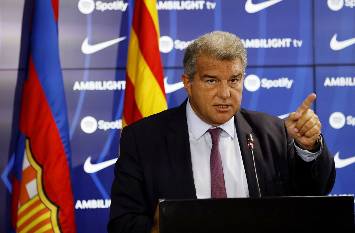 El juez imputa a Laporta por sus pagos a Negreira al concluir que los hechos no han prescrito | Fútbol | Deportes