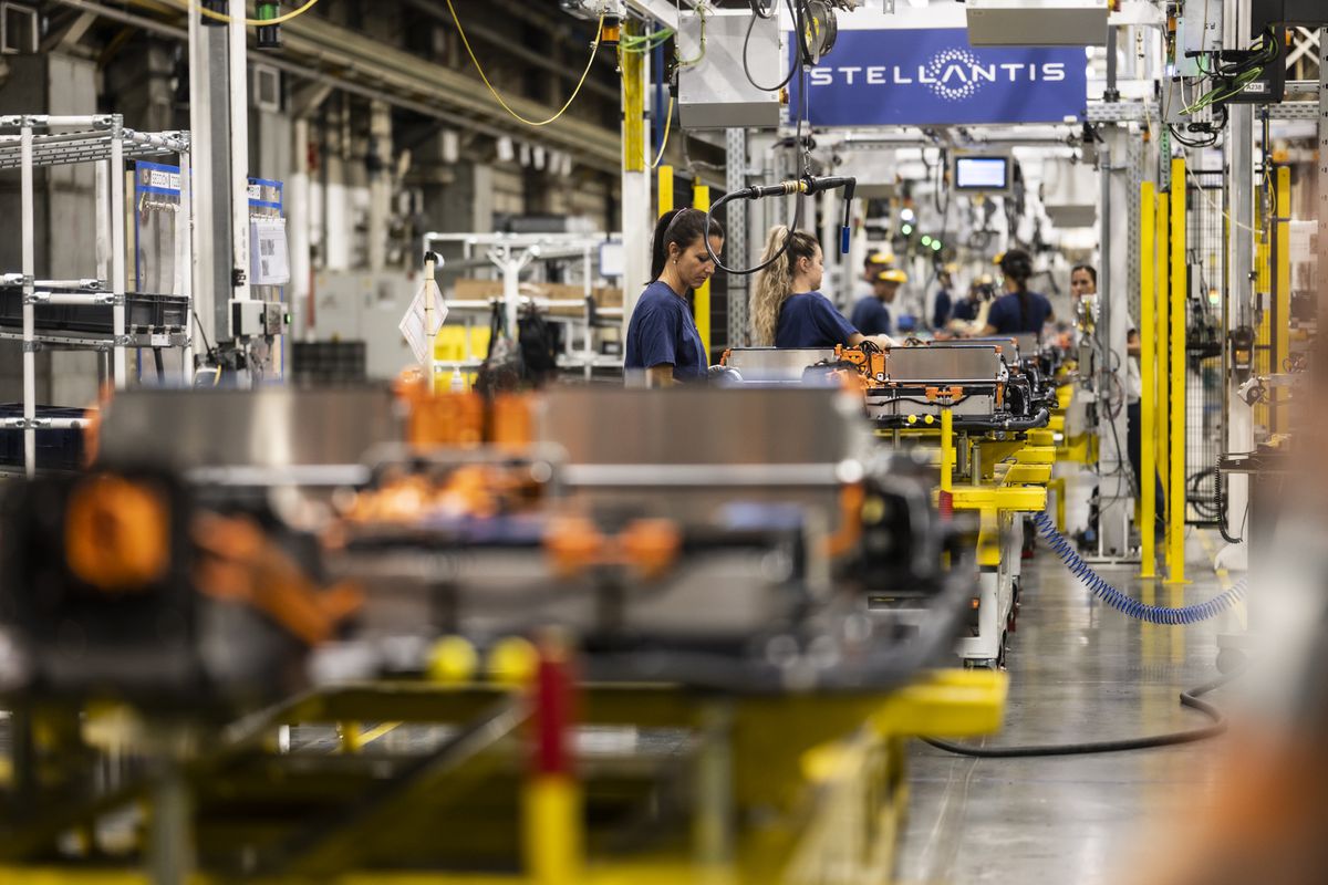 PSOE y Sumar: Trabajar menos y rendir más | Economía