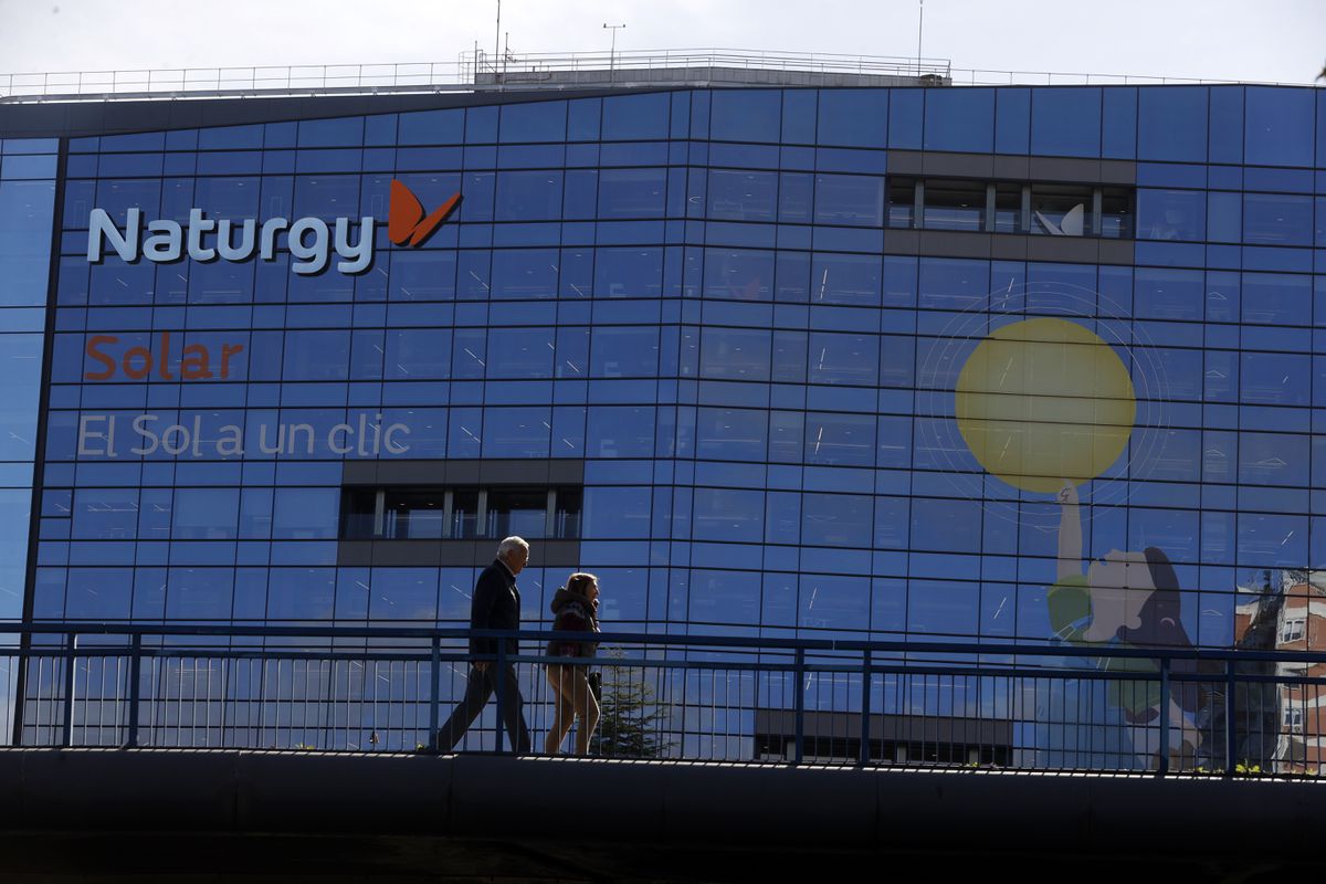 Naturgy dispara su previsión de beneficio bruto para 2023 hasta los 5.400 millones | Economía