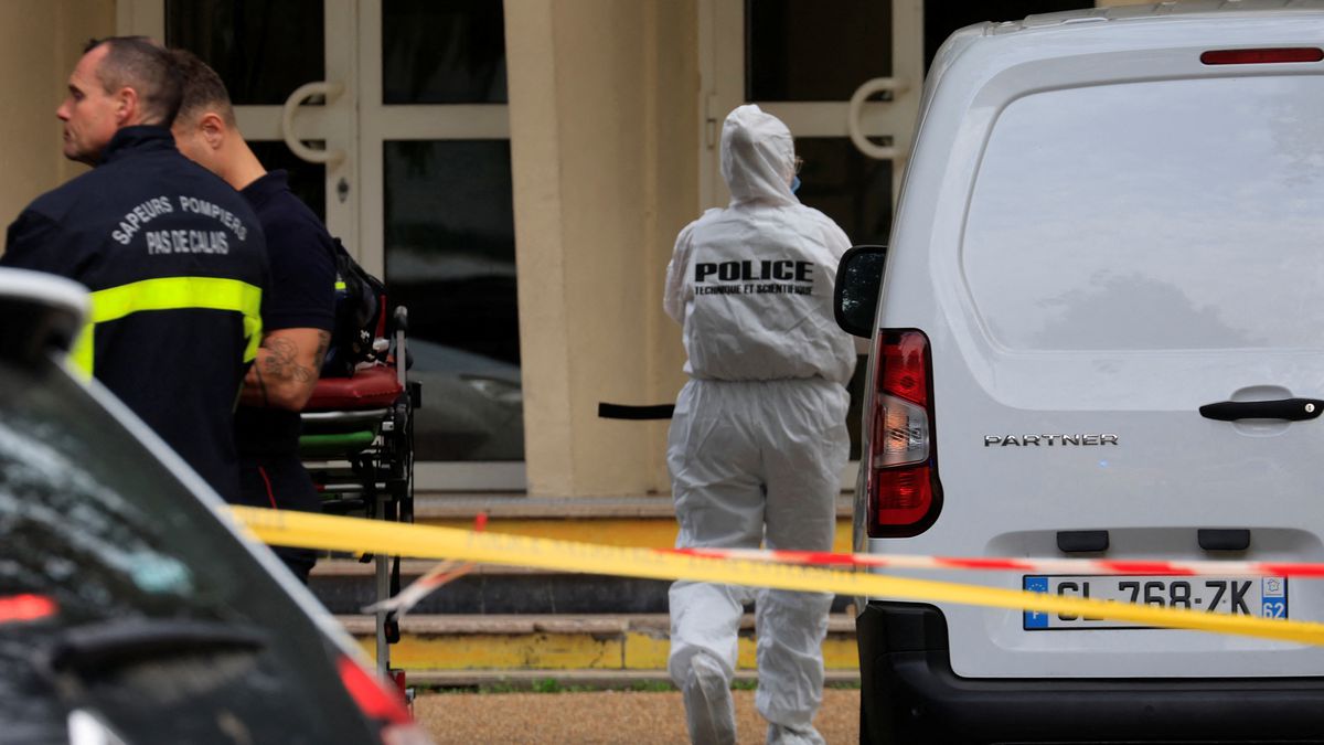 Un profesor muere apuñalado en un instituto del norte de Francia y dos personas resultan heridas graves | Internacional